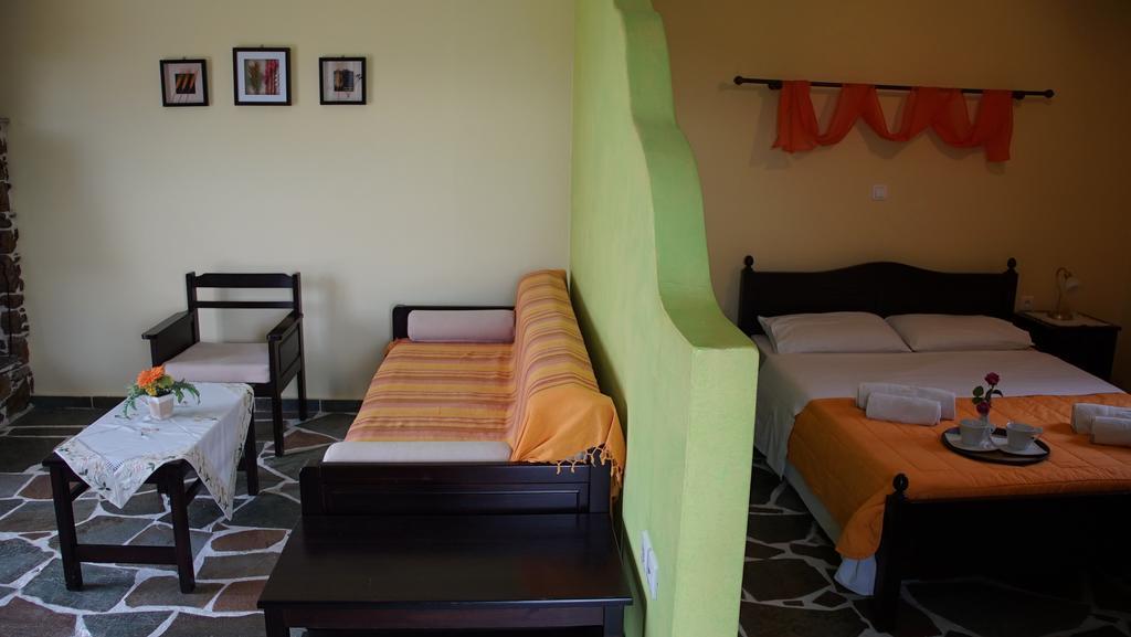 Ktima Nikola Appartement Marmari  Kamer foto